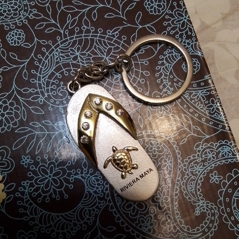 Riviera White and Gold Key & Card Holder Accessory